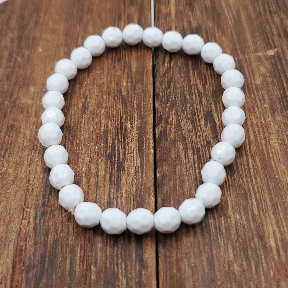 B1933 grandma's faceted bone white beaded bracelet stretch